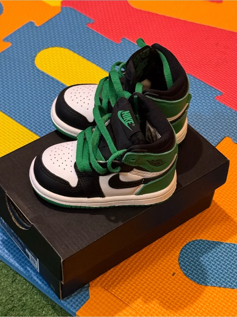 Nike Kids Green Black White High-Top Sneakers Excellent Condition Size 4C